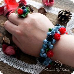 Berry bracelet with raspberries and blackberries