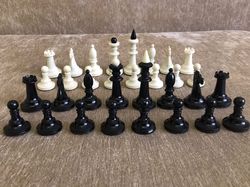 Carbolite chessmen set white black, Soviet hard plastic chess piceses vintage