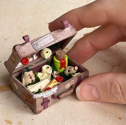 Miniature witch doll suitcase, suitable for playing in a dollhouse, scale 1:12
