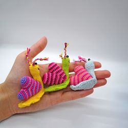 Mini Snail cute car charm for Valentine's Day, Valentine Snail crochet keychain, Stress relieving toy, hanging car decor
