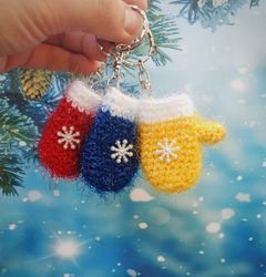 MITTENS CROCHET PATTERN - Easy Free tutorial Christmas Decorations and Tree Toys for Begginers, Mitten keychain