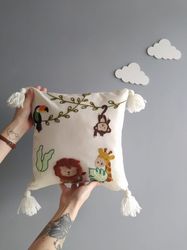 Safari Baby Animal Pillow Case, Custom Name Pillow, Punch Needle Baby Cushion, Giraffe Pillow,Baby shower gift