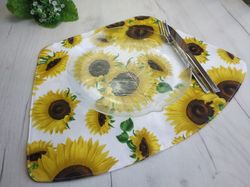 Sunflower placemats set of 6, 8, 4 or2, wedge placemat for round table with water-repellent coating, cloth place mats
