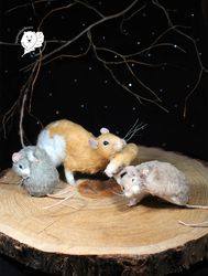 Felt sculptures Caring Mother, Cleaning mouse, Scratch mouse.