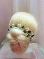 Wedding flower hair vine, White and green bridal hair piece, Wedding headband, Wedding hair vine flower crown