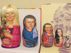 Custom portrait Russian dolls matryoshka by photo - 5 family members nesting dolls portraits gift
