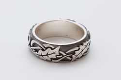 Silver celtic ring with oak leaves