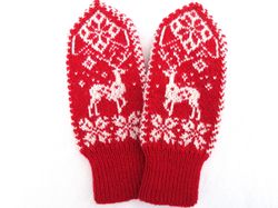 Christmas mittens Scandinavian deer pattern hand knitted women Norway winter mittens merino wool Gift for animal lovers