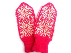 Christmas star mittens merino wool hand knitted women's mittens Scandinavian snowflake warm winter mittens gift for Her