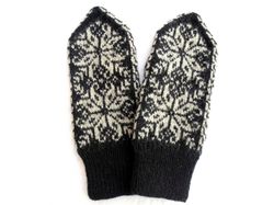 ethnic scandinavian mittens with stars hand knitted women snowflake patterned mittens merino wool christmas gift for her