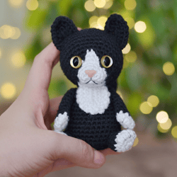 Tuxedo cat crochet pattern, amigurumi tuxedo cat tutorial, DIY mini toy tuxedo kitty, stuffed toy kitten pattern