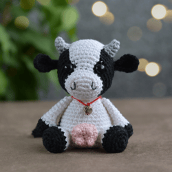 Cow crochet pattern, amigurumi cow tutorial, DIY mini toy bull, stuffed toy black and white cow pattern