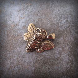 Bee pilot handmade bronze necklace pendant,bee handmade bronze charm,bee handmade jewellery charm,symbol of diligence