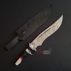 Custom-made Damascus steel bowie hunting knives with leather sheaths, present knives, and groomsmen's knives