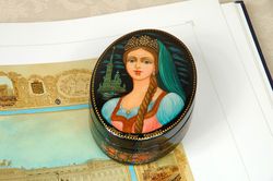 Mary in St. Petersburg lacquer box beauty hand painted Russian art