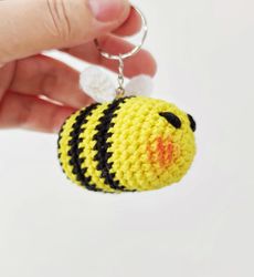 Crochet bee keychain. Keyring for backpack.