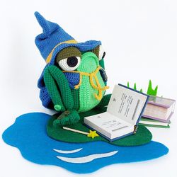Crochet frog amigurumi pattern animal toy in English