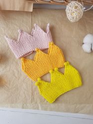 Baby headband crown. Headband-crown in different colors for kids 0-3 month. Gift for baby. Knitted head crown
