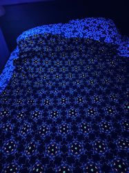 Throw blanket Warm blanket Blacklight active Room cover Home blanket Mandala print Trippy print Fleece blanket