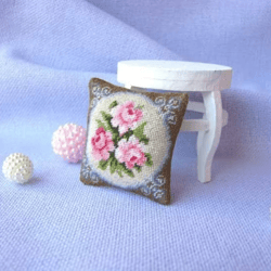 Embroidery kit for a miniature pillow for a dollhouse (Victorian rose, grey) in 1/12 scale.