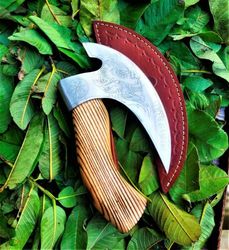 Artisanal Viking-Inspired Carbon Steel Pizza Axe: A Unique Culinary Tomahawk for Hunting & Outdoor Enthusiasts