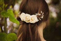 Ivory flower hair comb, wedding hair piece, real touch roses bridal hair comb. Floral veil comb. floral hair piece