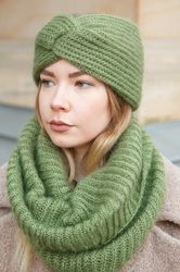 Mohair knitted snood. Green round scarf
