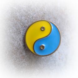Handmade yellow blue Yin Yang pin,ukraine Yin Yang pin,ukraine flag colors pin,ukrainian gift,ukraine souvenirs,handmade