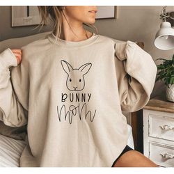 Bunny Mom Sweatshirt, Bunny Mother Sweatshirt, Rabbit Lover Gift, Rabbit Gift, Bunny Mom Gift, Animal Pet T-shirt, Rabbi