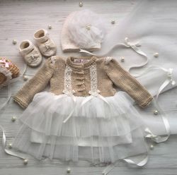 hand knit clothing set for baby girl: dress, hat, shoes. beige and ivory outfit with lace, pearls and tulle.