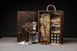 Personalized Whiskey Decanter Set with Whiskey Stones. Engraved Wooden Gift Box. Gift for Husband. Father's Day Gift. Gr