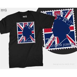 Queen Elizabeth Platinum Jubilee Celebration T-Shirt Queens 70th Anniversary Union Jack British Royal Emblem Gift London