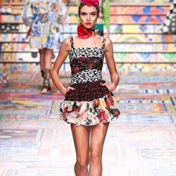 AUTH RUNWAY SS2019 Dolce & Gabbana patchwork flotal printed corset silk dress 38IT