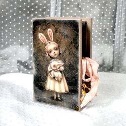 Box-book "ALICE" brown for jewelry