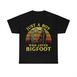 Just A Boy Who Loves Bigfoot Funny Alien Lovers Costume T-Shirt