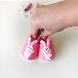 Newborn Shoes for PHOTOSESSIONS and HOLIDAYS Baby Slippers Pink Booties White Rabbits . Baby Shower and Christening Gift