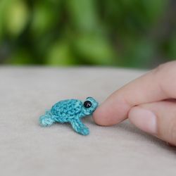 FREE Turtle crochet pattern, free mini amigurumi turtle tutorial, DIY tiny toy turtle, amigurumi turtle pattern