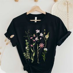 Cottagecore Botanical T-Shirt, Vintage Inspired Wildflower T Shirt, Botanical Floral Graphic TShirt, Gift for Nature Lov