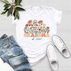 Groovy Retro Grandma T-Shirt, Grandma Est 2023, Wildflowers Grandma Shirt, Gift For New Grandmother, Pregnancy Announcem