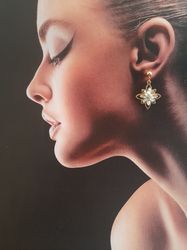 Crystal star gold flower dangle earrings. Sparkly Korean minimal earrings. Summer beach party woman earrings.
