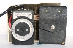 Leningrad 8 light meter exposure meter USSR with lace leather case manual working