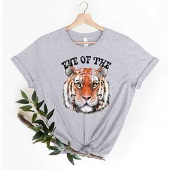 Eye of the tiger Shirt, Tiger Tshirt, Tiger Shirt Women, cute Animal Shirt, Tiger tee Birthday Gift, Vintage Tiger Shirt