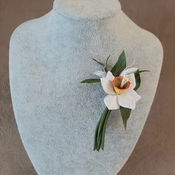 White daffodils leather brooch 3rd anniversary gift for wife, Leather women's jewelry, art.5