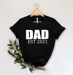 Dad Est 2022 Shirt - Cute Dad Shirt - New Dad T-Shirt - Gift for Dad - Dad Reveal - Fathers Day Shirt - Dad Est. 2022 -S