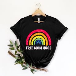 Free Mom Hugs T-Shirt - Proud Mom Apparel - Lgbtq Proud Parent Shirt - Equality Clothes - Rainbow Flag Outfit - Trending
