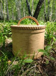 Round box made of specially natural birch for storing bread, rolls, crackers, cookies and more