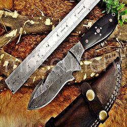 Custom Handmade Damascus Steel Hunting Skinner Knife With Horn Handle. SK-86