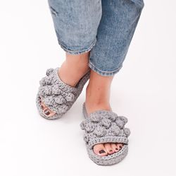 Bubble slippers video tutorial Crochet slipper pattern Boho accessories Tshirt yarn pom pom slippers PDF pattern