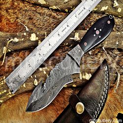 Custom Handmade Damascus Steel Hunting Skinner Knife With Horn Handle. SK-99