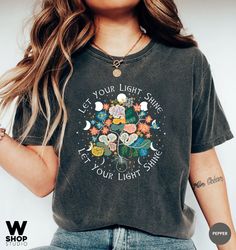 WildFlowers Shirt, Boho Moon Shirt, Oversized Floral Shirt, Bohemian Tshirt, Wildflowers, Womens Tees, Ladies Shirts, Gi
